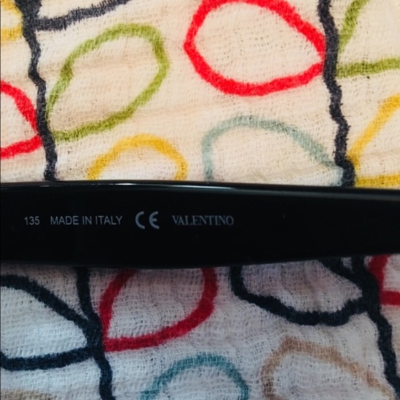 Lips Luxury‎ Valentino sunglasses main image 2